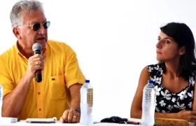 El Superservicios Dagoberto Quiroga y la Ministra Irene Vélez.