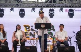 Petro, la vicepresidenta Francia Márquez y el comisionado de paz, Danilo Rueda, entre otros.