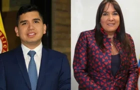 Jonathan Malagón, ministro saliente de Vivienda; Susana Correa, nueva ministra.