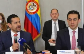 Ministro del Interior, Daniel Palacios; y el Registrador, Alexander Vega.