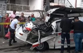 Una de las ambulancias que chocaron.