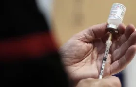 Vista de una dosis de la vacuna contra la covid-19 de Moderna.