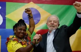 El candidato presidente de Brasil Luiz Inácio Lula da Silva, recibe a la vicepresidenta electa de Colombia Francia Márquez hoy en un encuentro en Sao Paulo (Brasil).