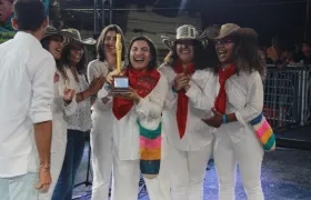 Las integrantes de Flor de Cerezo, de Bogotá, primer lugar en gaita aficionada.