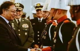 Gustavo Petro y Guardia Presidencial.