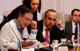 El Presidente Gustavo Petro y el Ministro de Transporte, Guillermo Reyes.