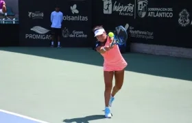 La peruana Lucciana Pérez hizo valer su condición de siembra número dos del torneo.