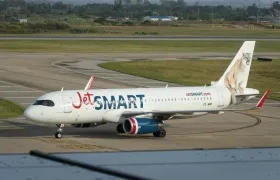 Imagen de archivo de un avión de la aerolínea de bajo costo JetSMART.