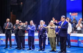 Maduro junto a los expresidentes de la región Luis Arce, Daniel Ortega, Rafael Correa, Manuel Zelaya, Evo Morales y Raúl Castro.