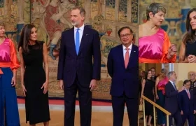 La primera dama Verónica Alcocer; los reyes Letizia y Felipe VI, y el Presidente Gustavo Petro.