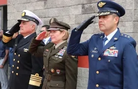La jefa del Comando Sur de Estados Unidos, general Laura Richardson, junto al el comandante del CATAM, General Juan Francisco Mosquera, y el jefe de Estado Mayor conjunto de FF.MM., Almirante José Amézquita