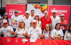Integrantes de la ASI con el candidato Eduardo Verano (Partido Liberal)