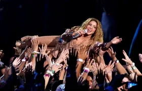 Shakira en la gala de los MTV Video Music Awards (VMA) en Nueva Jersey 