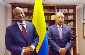 El viceministro de Relaciones Exteriores de Colombia, Francisco Coy (d), y el embajador en Estados Unidos, Luis Gilberto Murillo (i).