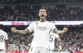El delantero del Real Madrid, Joselu, celebra el segundo gol de su equipo.