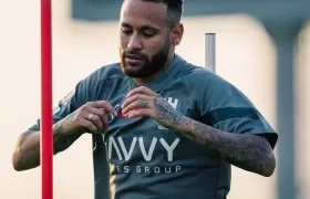 Neymar entrenando con su nuevo equipo árabe. 