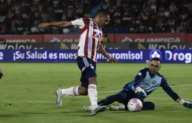 Una de las opciones de gol que tuvo  Carlos Bacca ante el portero Éder Chaux.