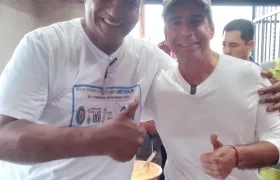 El candidato al Concejo Moisés Imitola, con el aspirante a la Alcaldía de Barranquilla Alex Char