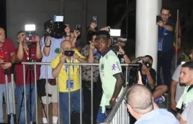 Vinicius Junior, jugador de Brasil, a su llegada al hotel en Barranquilla. 