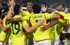 Los jugadores de la selección Colombia celebrando el gol de la victoria ante Paraguay.