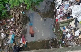 Cadáver de hombre encontrado el arroyo que atraviesa el barrio El Edén 2.000.