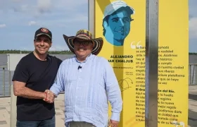 El nuevo alcalde de Barranquilla, Alejandro Char, y el embajador de EE.UU., Francisco Palmieri, en el Gran Malecón