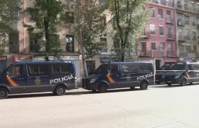 La Policía Española en medio del operativo. 