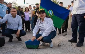 La alcaldesa Alcira Sandoval puso la primera piedra para la reconstrucción de la calle 30 a la altura de Tauro