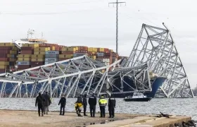 El barco tras la colisión con el puente. 