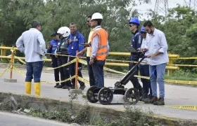 Ingenieros de la Triple A en el lugar del accidente.