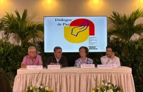 Delegados del Gobierno Nacional y del ELN este sábado en Caracas