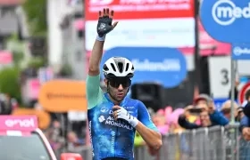 El italiano Andrea Vendrame logró la segunda victoria de su carrera en el Giro. 