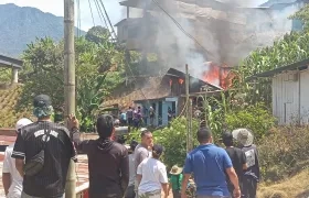 Tres viviendas quedaron incineradas. 