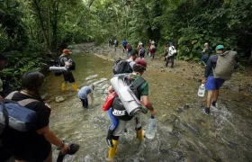 Paso de migrantes por la selva del Darién