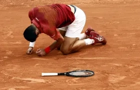 Novak Djokovic se lesionó su rodilla derecha durante el partido contra el argentino Francisco Cerúndolo. 