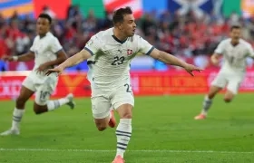 Xherdan Shaqiri celebra el gol con el que le dio el empate a Suiza. 