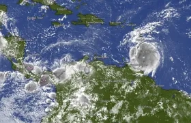 El huracán ya se siente a esta hora en las islas de Barlovento e inició su ingreso al Mar Caribe. 