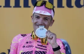 El ecuatoriano Richard Carapaz tras ganar la etapa 17 del Tour. 