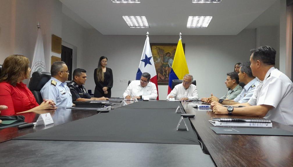 Encuentro de los titulares de Seguridad y de Defensa de Panamá y Colombia, Juan Manuel Pino e Iván Velásquez.