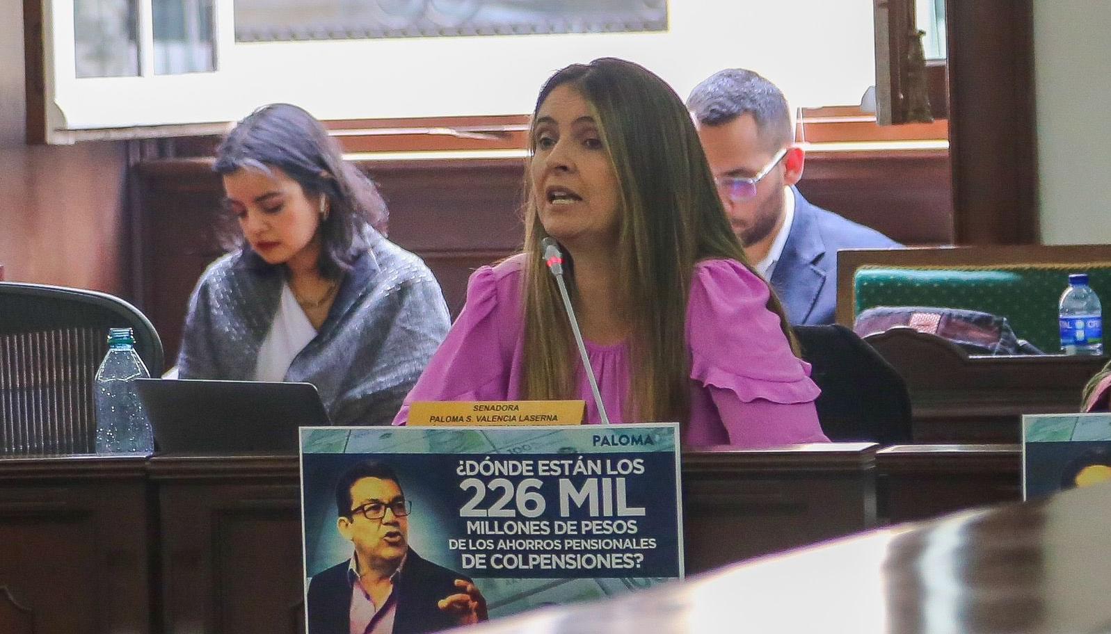 La senadora Paloma Valencia (Centro Democrático) denunció que Colpensiones ha despilfarrado más de $226 mil millones