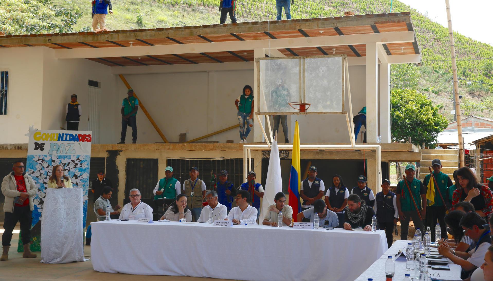 Mesa de diálogos entre el Gobierno y las disidencias de las FARC, en Suárez, Cauca.