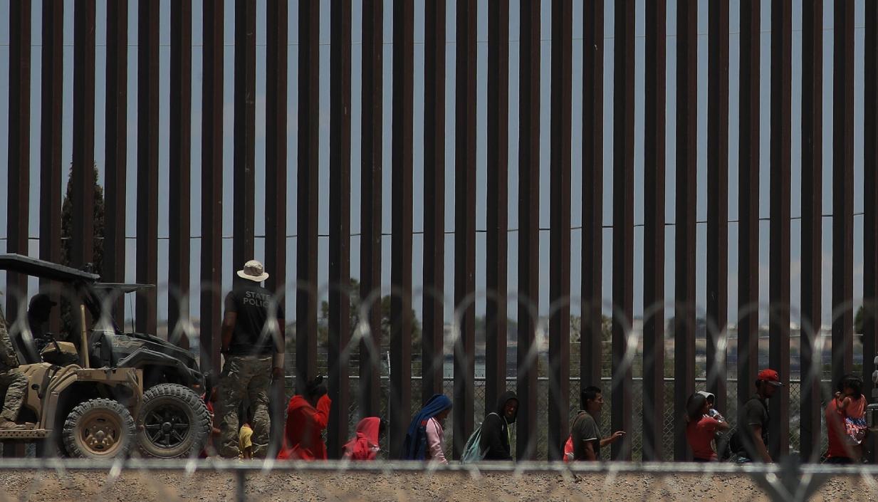 Migrantes en la frontera con Estados Unidos. 