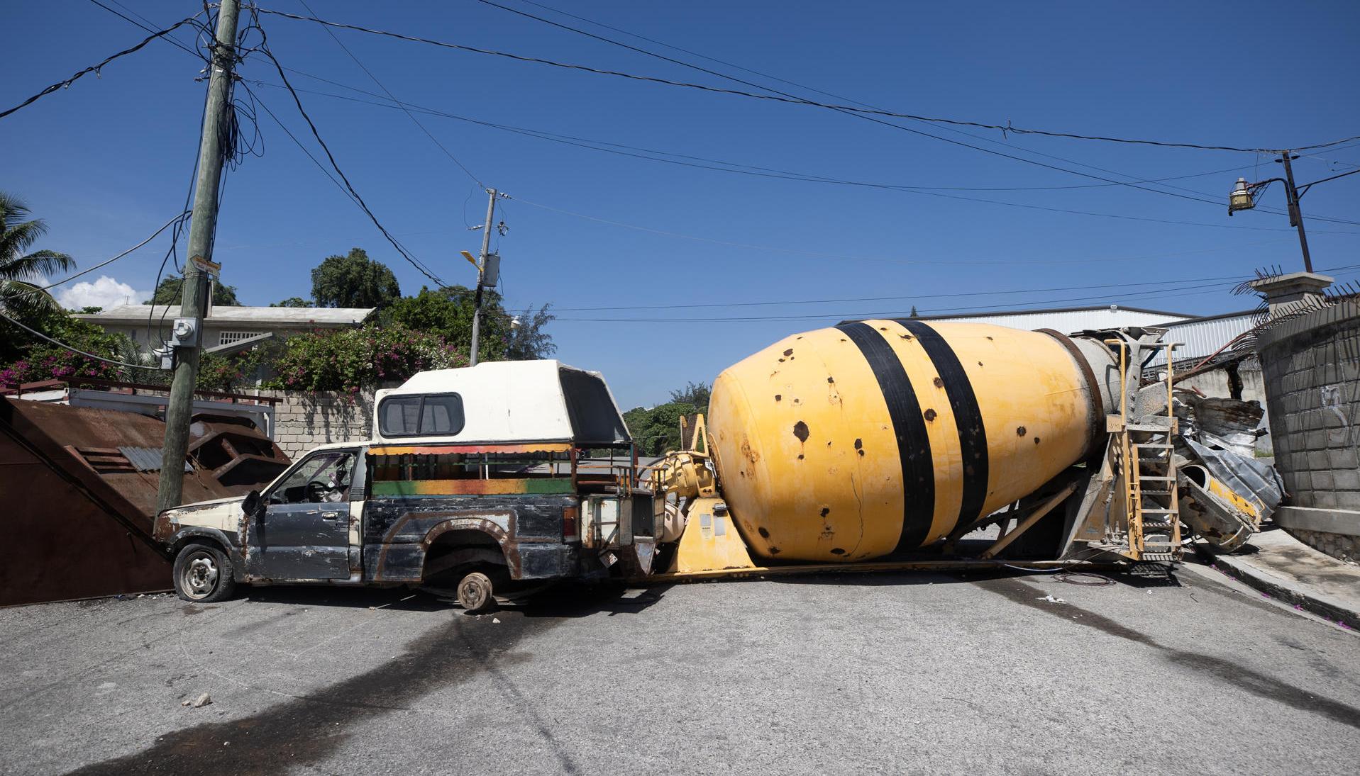 Los vecinos de Puerto Príncipe están bloqueando las vías para evitar el ingreso de las bandas