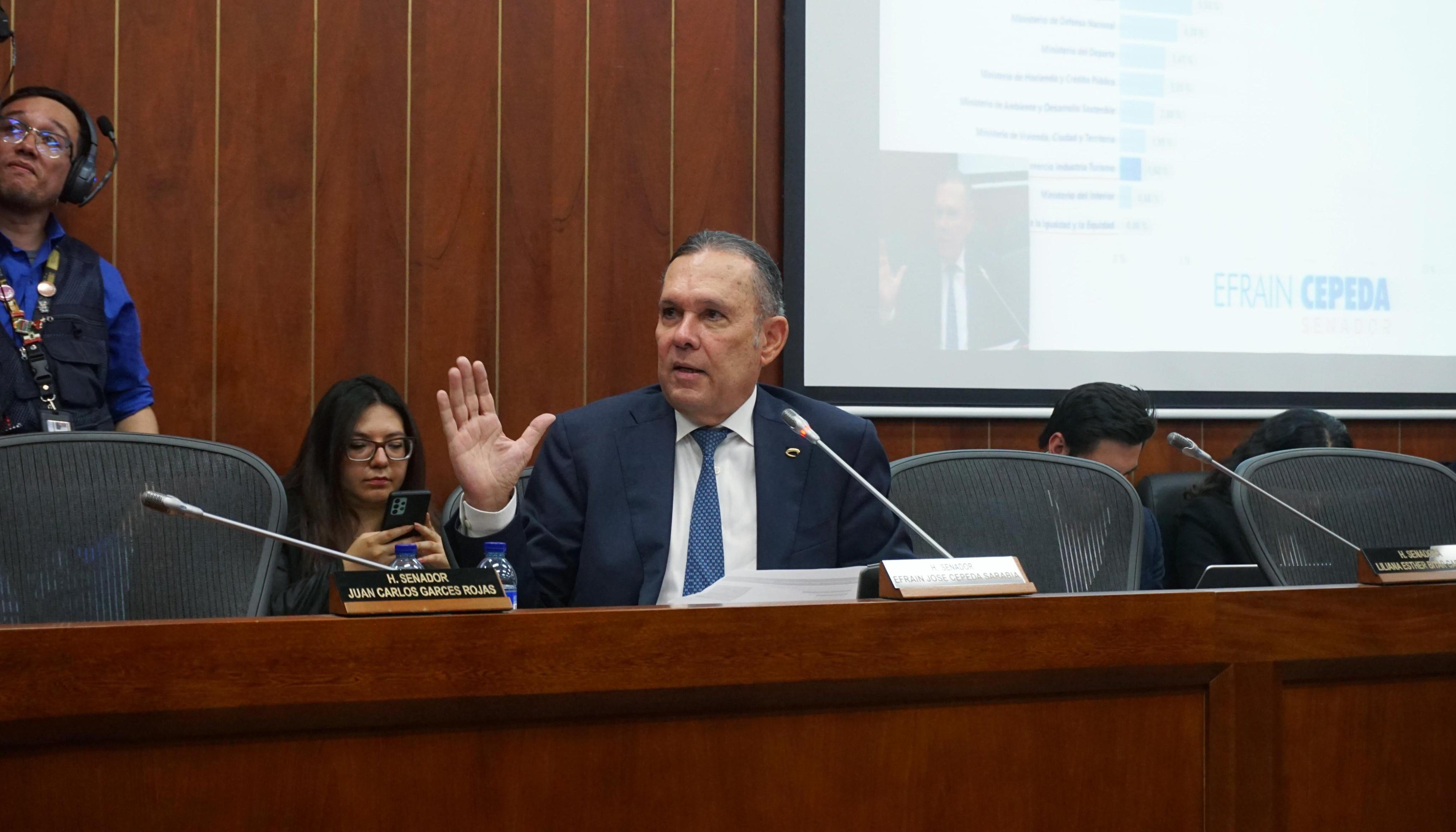 Efraín Cepeda, presidente de la Comisión de Asuntos Económicos del Senado