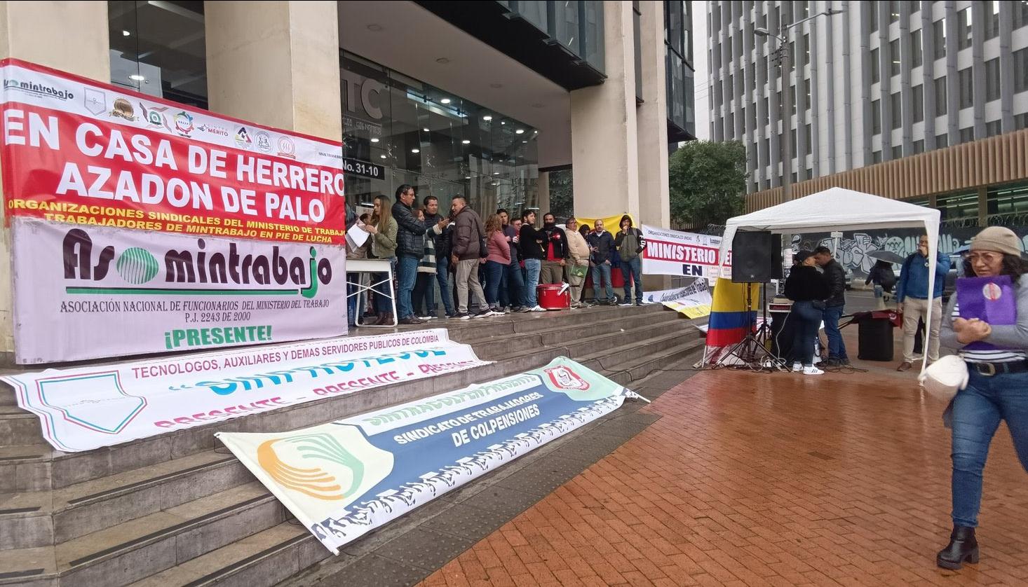 La huelga de los empleados del Ministerio del Trabajo es en todo el país