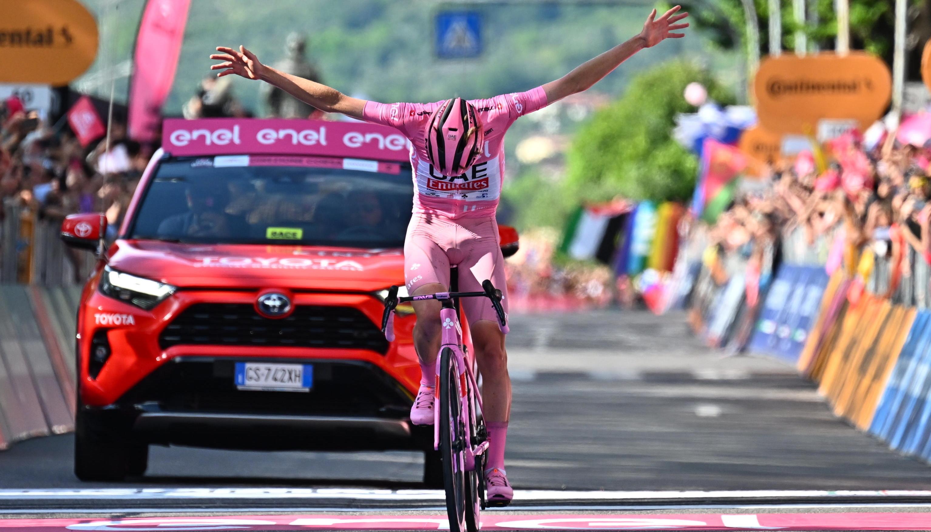 El amo y señor del Giro de Italia, Tadej Pogacar, tras lograr su sexta victoria parcial.