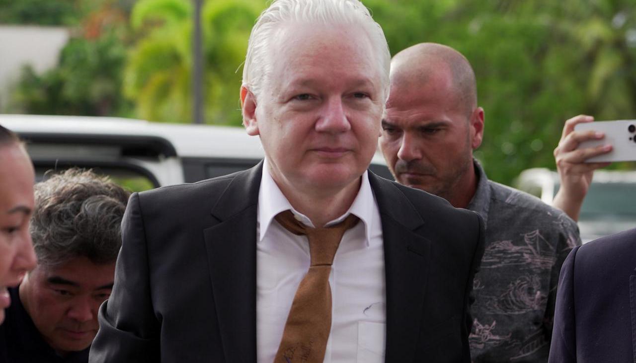 El fundador de WikiLeaks, Julián Assange, a su llegada a la Corte de las Islas Marianas del Norte