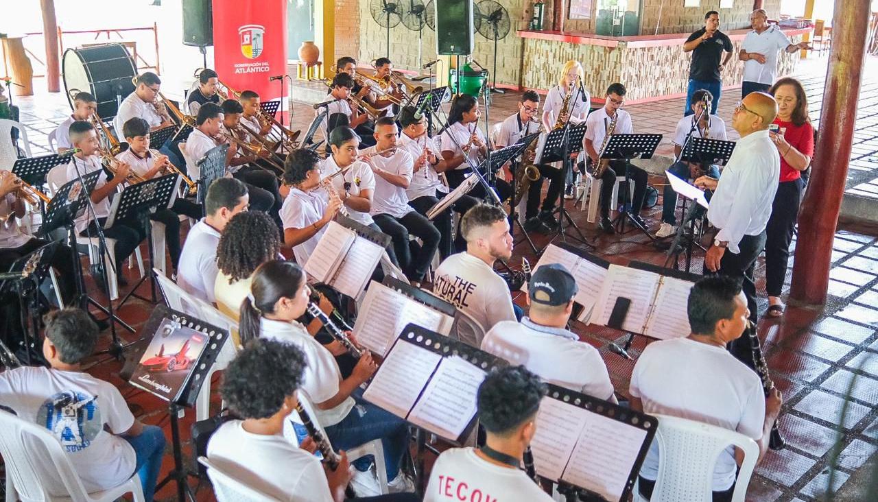 La orquesta es una plataforma que la componen estructuras musicales de los municipios. 