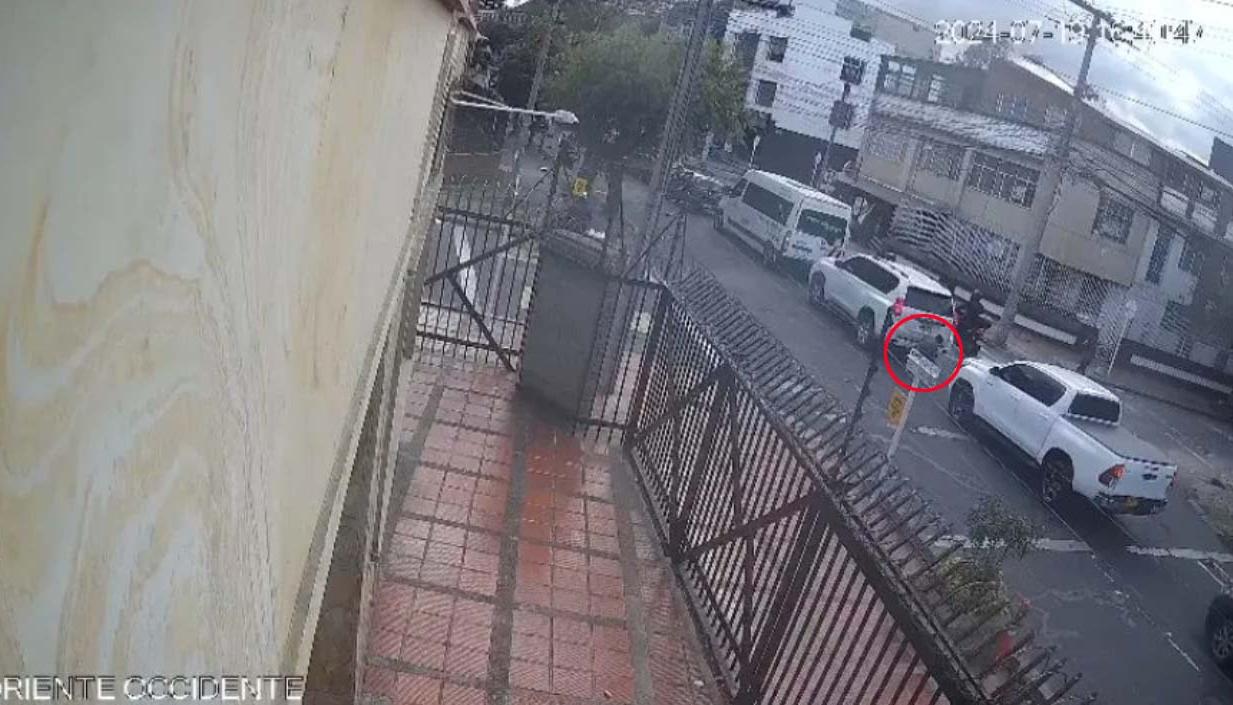 Video cuando dejaron el explosivo bajo la camioneta. 