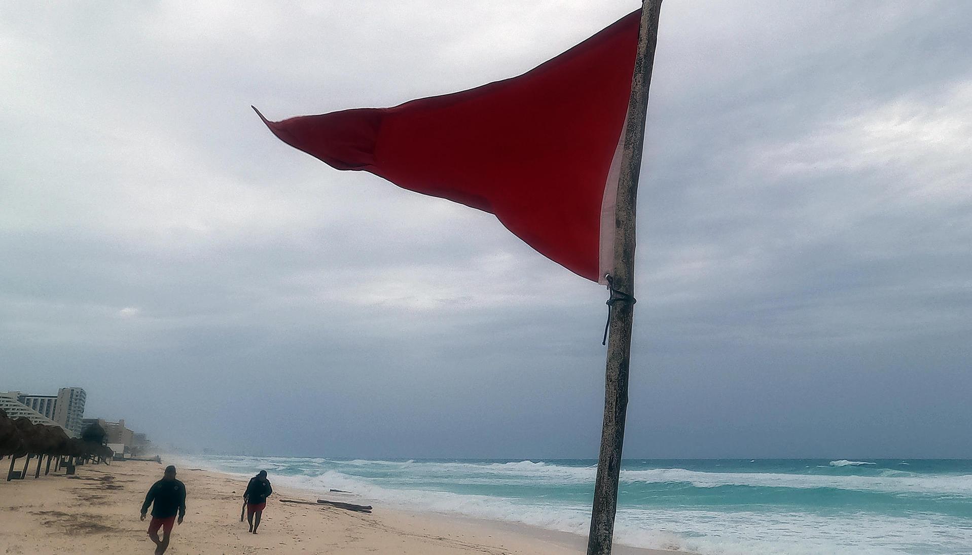 Fuerte oleaje en las playas de Cancún, en México. 